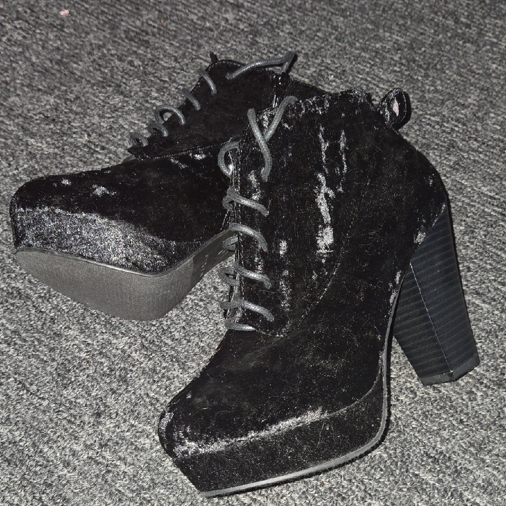 No Call Black Velvet Women's Platform Ankle Boots 7w